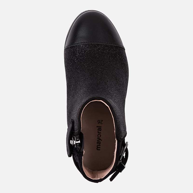 Черные демисезонные ботинки для девочки Mayoral